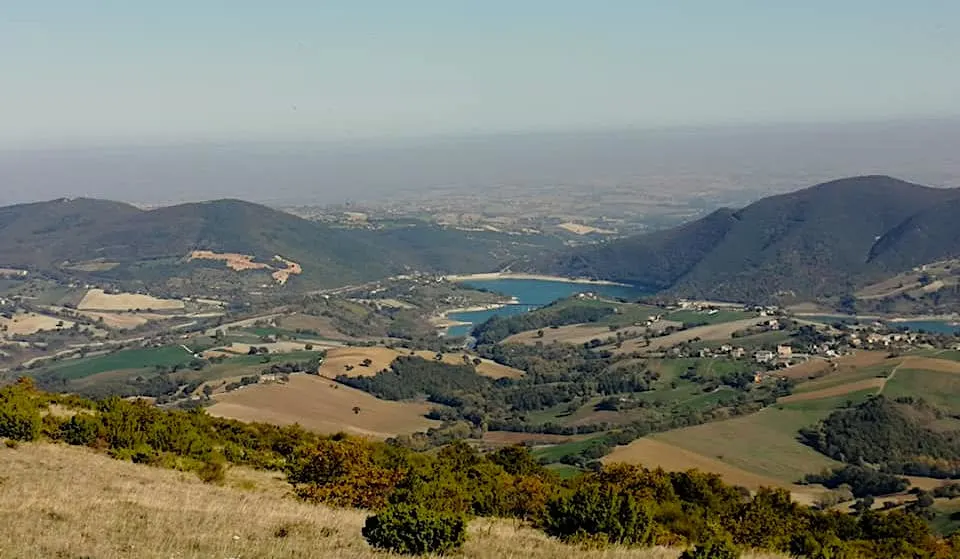 Autumn Foliage in Le Marche 12 Val Fucina from the trail
