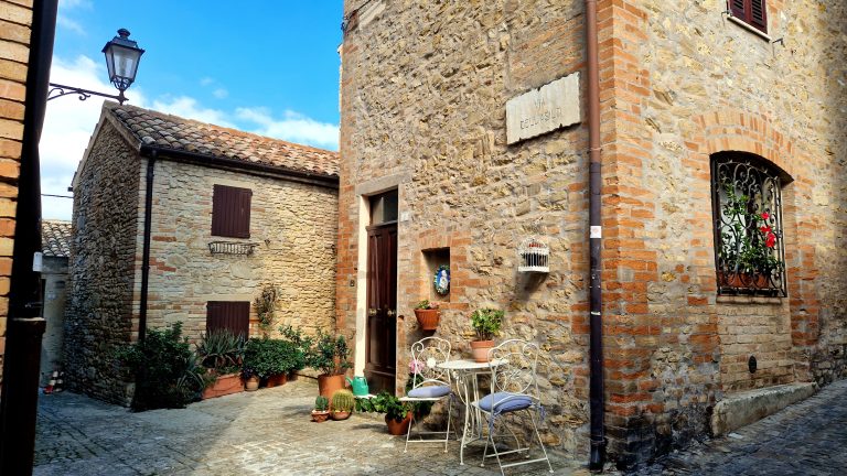5 Best Borghi in Le Marche, a view of via Piave in Torre di Palme