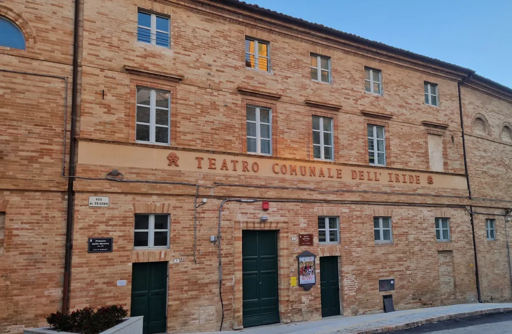 Fassade des Teatro dell'Iride, Petritoli